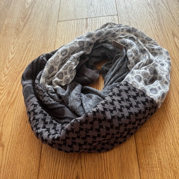 CODELLO Gray and Cream Multi- Patterned TUBE Infinity Scarf - Picture 3 of 13